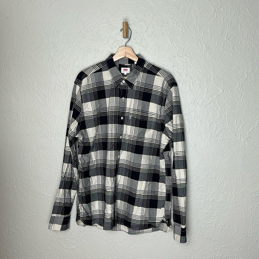 Levi’s shirt